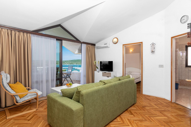 Others 4, Villa Paradiso, Punat