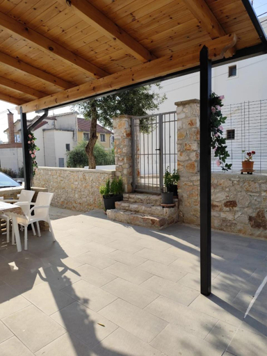 Others 4, M&J Home, Sarandës