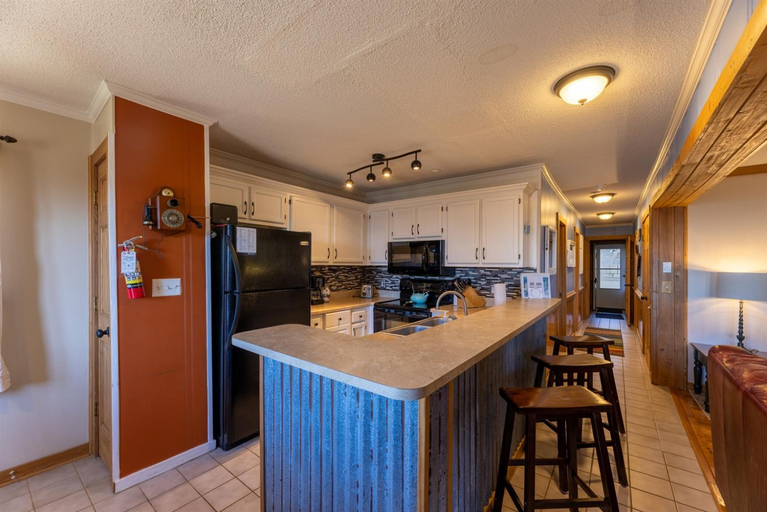Food & Drinks, Summit 108B 3BR,Sunset views, FreeParking, Pocahontas