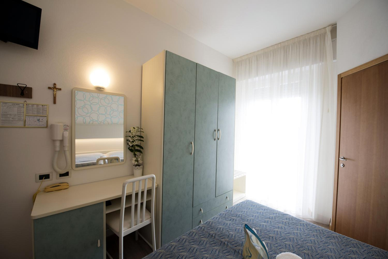 Bedroom 4, Hotel Seven, Rimini