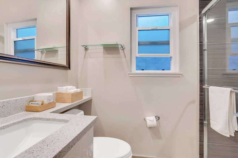 Bathroom 5, Sather Berkeley, SureStay Collection by Best Western, Alameda