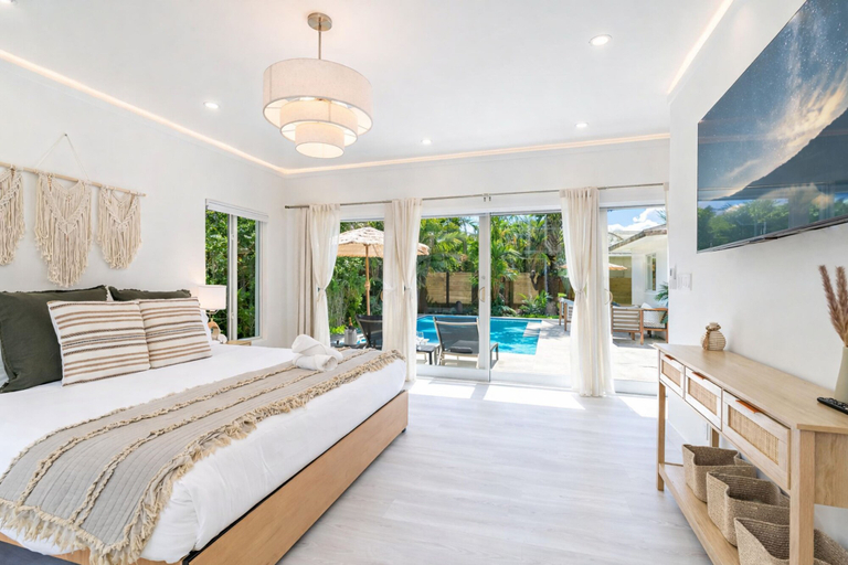 Room 4, Fox Pearl 4Bd Pool House- Las Olas Luxury Getaway, Broward