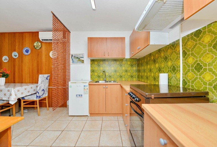 Others 5, Apartment Velimir, Vir
