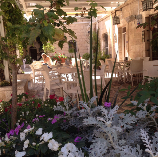 Outdoor dining 5, Christ Church Guest House