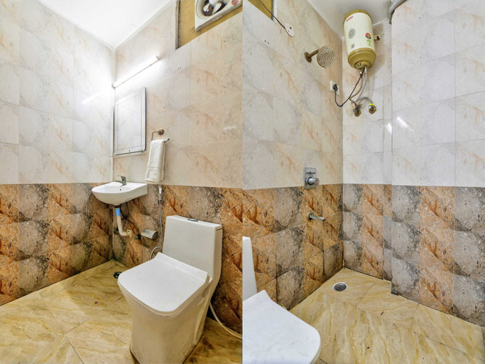 Bathroom 5, Hotel Annexe, Delhi