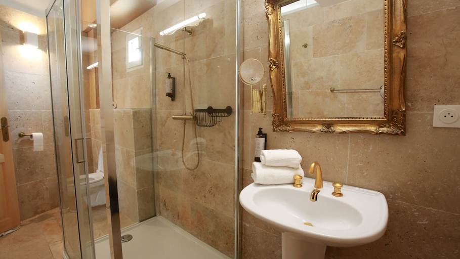Bathroom 2, BELLA VISTA RESIDENCE, Corse-du-Sud