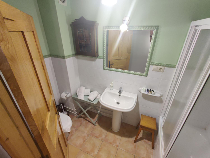 Bathroom 5, O Muino de Pena, A Coruña