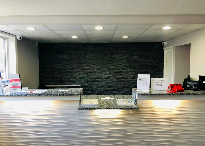 Public Area 2, Red Carpet Inn Rochester, Olmsted