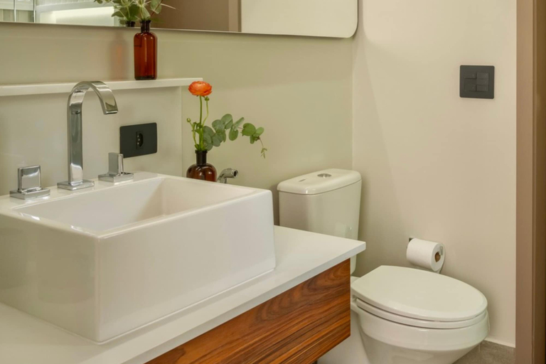Bathroom 5, Flat de 100m2 com Serviço de Camareira, São Paulo