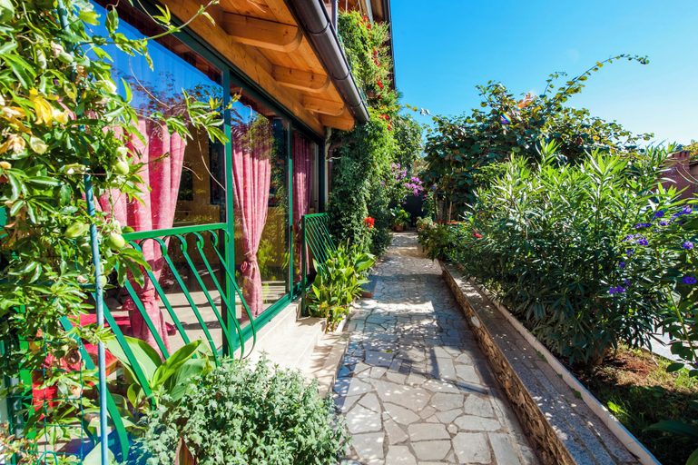 Property grounds 3, Room and Apartments Villa Dea, Rovinj