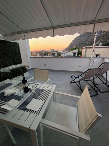 Food & Drinks, 80062 Cute House, Napoli