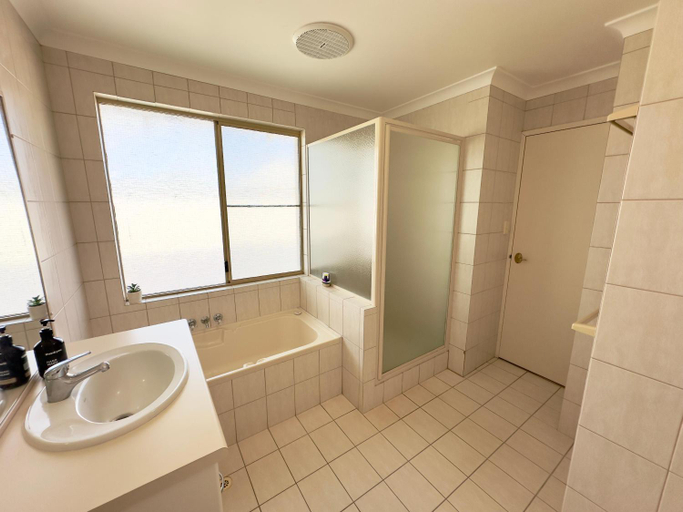 Bathroom, Pelican Shore Villa 14 - Kalbarri WA, Northampton