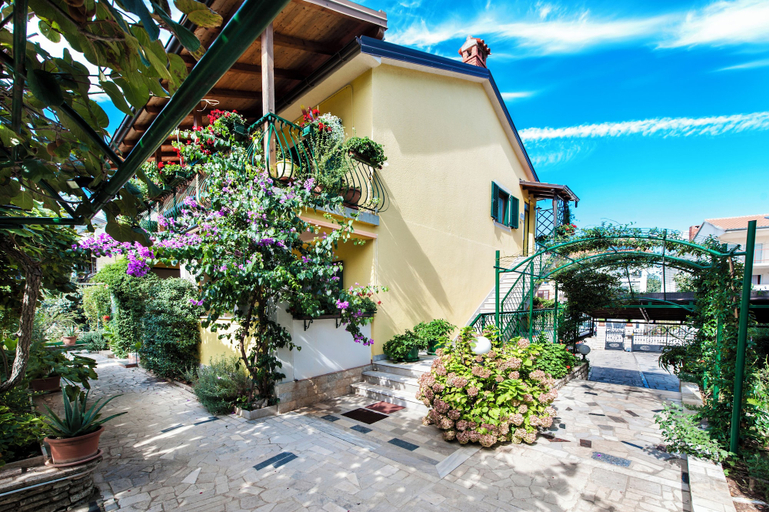 Interior entrance, Room and Apartments Villa Dea, Rovinj