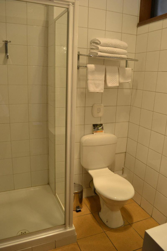 Bathroom 3, Eastern Sands City Centre, Geelong