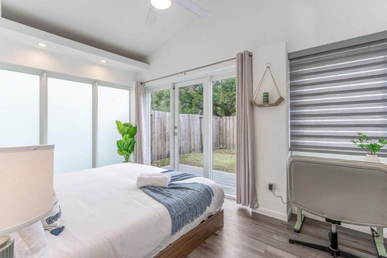 Room 5, Playa Del Fox Pool Luxury Villa, Broward