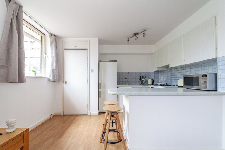 Others 5, The St Khatarine's Flat, London