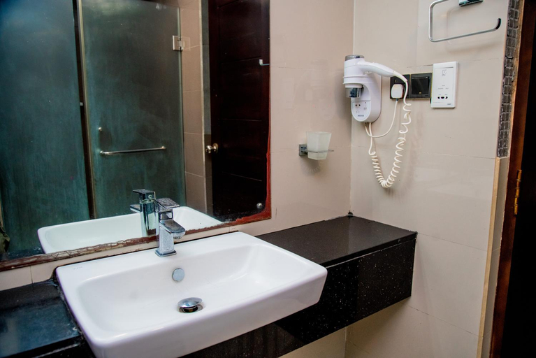 Bathroom 4, Miridiya Lake Resort, N. Palatha East