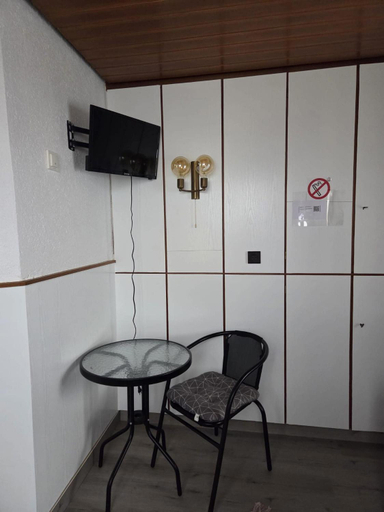 Others 4, Monteurzimmer WG Zimmer Kurzzeitvermietung Monteurzimmer, Düren