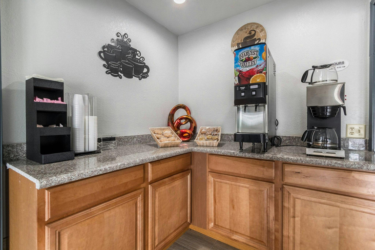 Food & Drinks 5, Scottish Inn and Suites Tomball, Houston