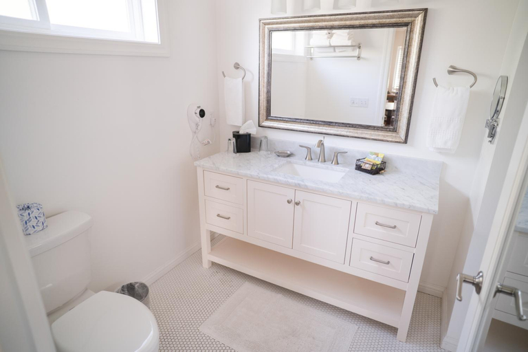 Bathroom, Grass Valley Courtyard Suites, Nevada