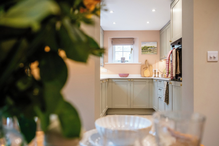 Private kitchen 2, The Haybarn Banham Cottages, Gloucestershire