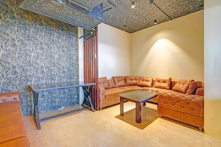 Lobby 5, Super Townhouse by OYO Old Kalka Ambala Road Formerly Viraj inn, Sahibzada Ajit Singh Nagar