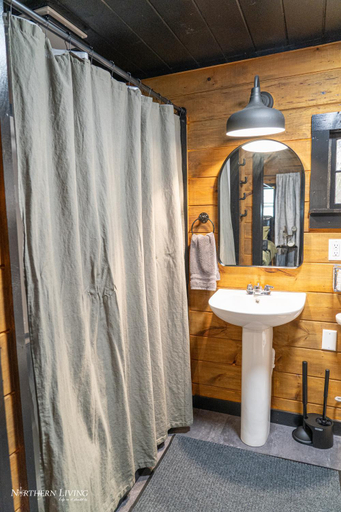Bathroom 4, Northern Acres, Warren