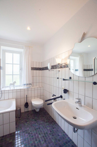 Bathroom 3, Altlander Obsthof, Stade
