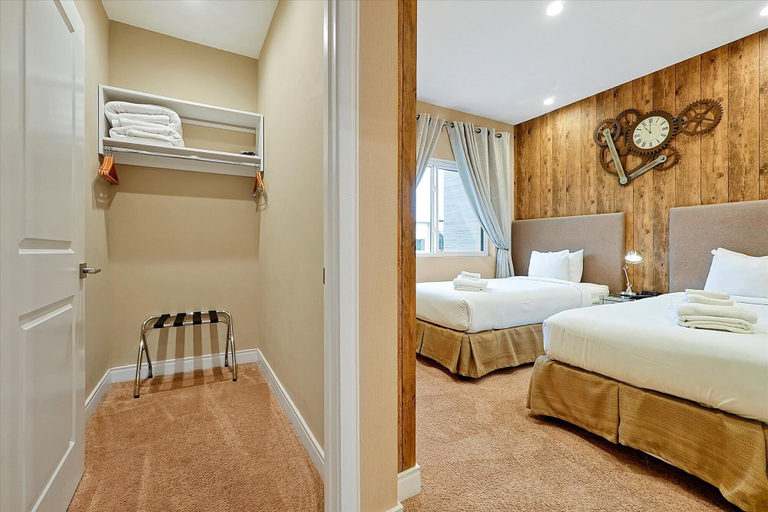 Room 3, Spacious Luxury 4BR Suite Near Disney, Osceola