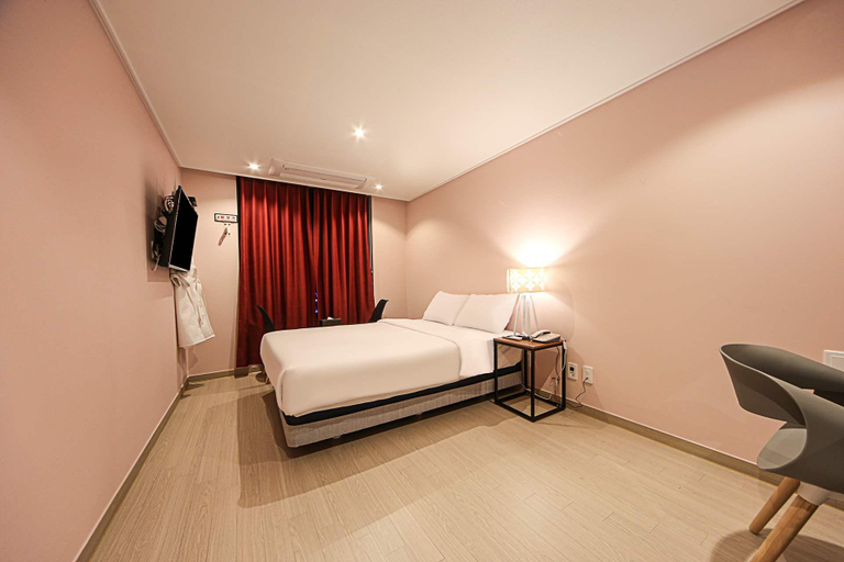 Bedroom 4, Busan Station Hotel 26, Dong