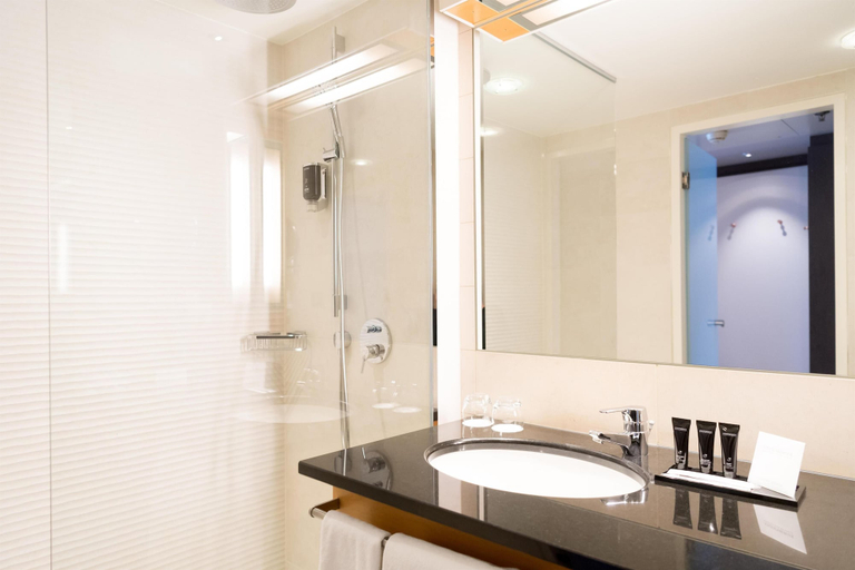 Bathroom 5, Steigenberger Airport Hotel Amsterdam, Haarlemmermeer