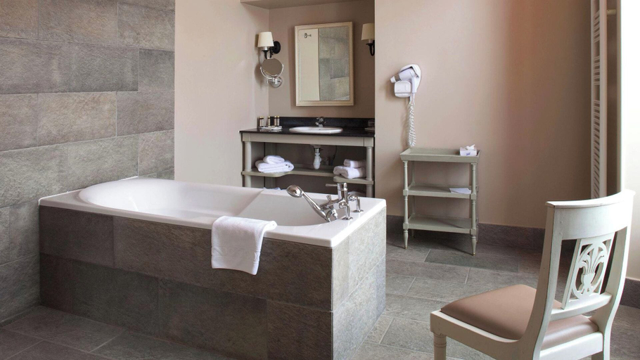 Bathroom 4, Château d'Augerville Golf & Spa Resort - TemptingPlaces Collection, Loiret