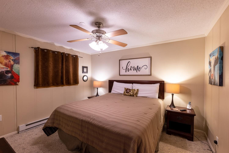 Bedroom 2, Summit 108B 3BR,Sunset views, FreeParking, Pocahontas
