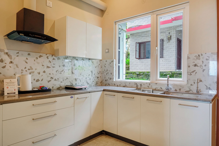 Private kitchen 5, Alaya stay Dochi 4BHK apt with Hill View, Solan