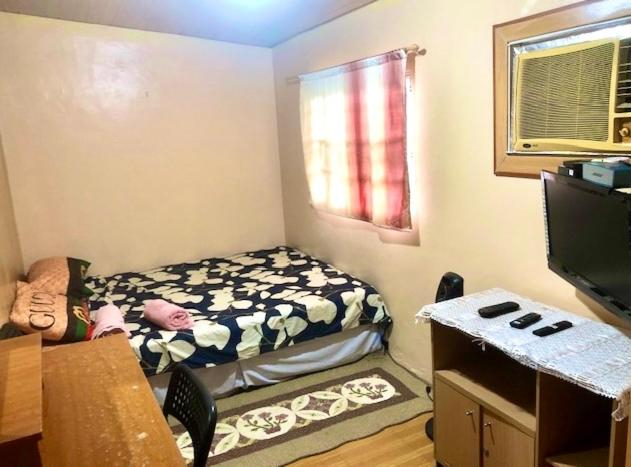 Bedroom 2, Quiet Garden Home - managed by Vijerelpharma OPC, Bacoor