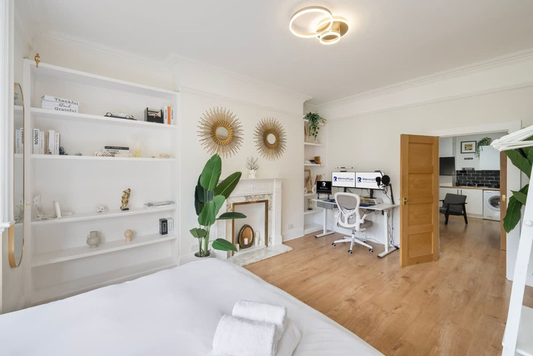 Room 5, Modern Elegance in Paddington, London