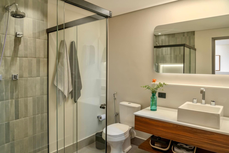 Bathroom 3, Flat de 100m2 com Serviço de Camareira, São Paulo
