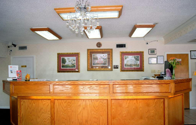 Public Area 2, Red Carpet Inn, Adams
