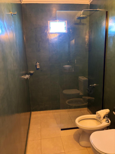 Bathroom 3, Esmeralda Duo, Uruguay