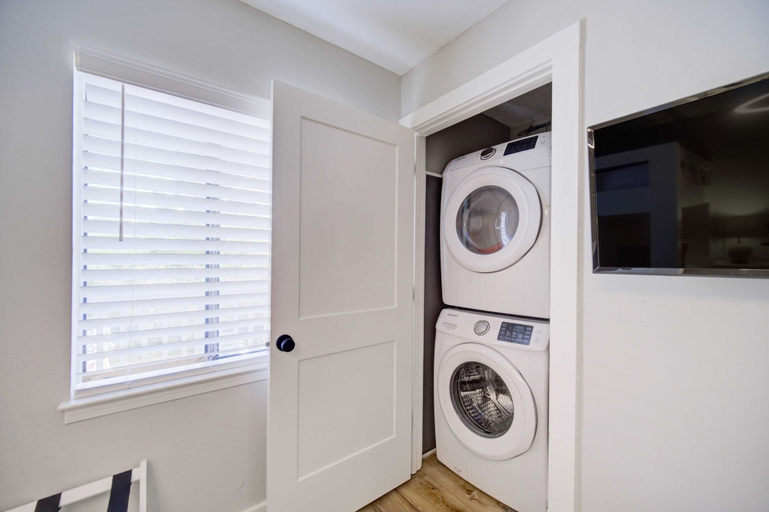 Bathroom 4, Triton Balcony w/ Pool View, Chic Design, Walton