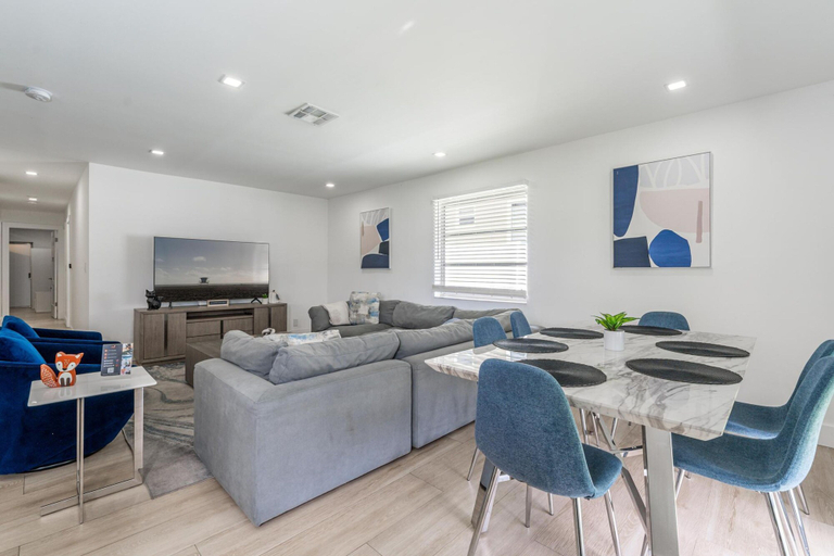 Room 5, Fox Nest in Fort Lauderdale, Broward