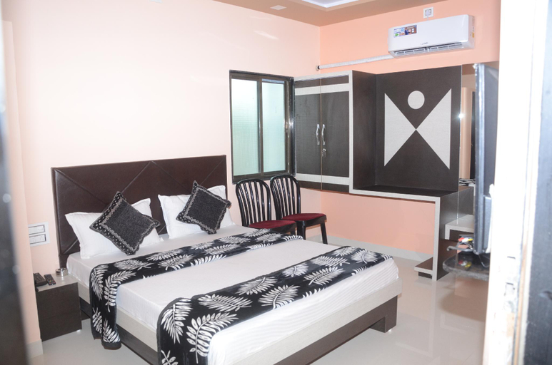 Bedroom 4, HOTEL YADUNANDAN ROOMS AND RESTAURANT, Amreli