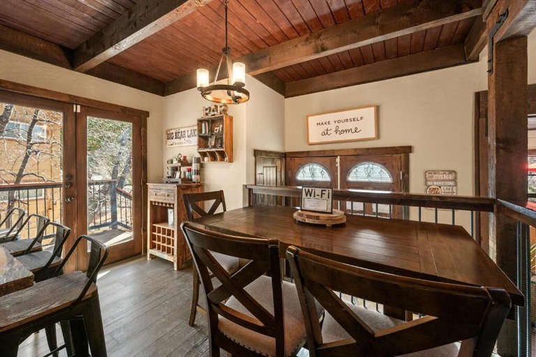 Dining 2, Black Bear Lodge at Moonridge, San Bernardino