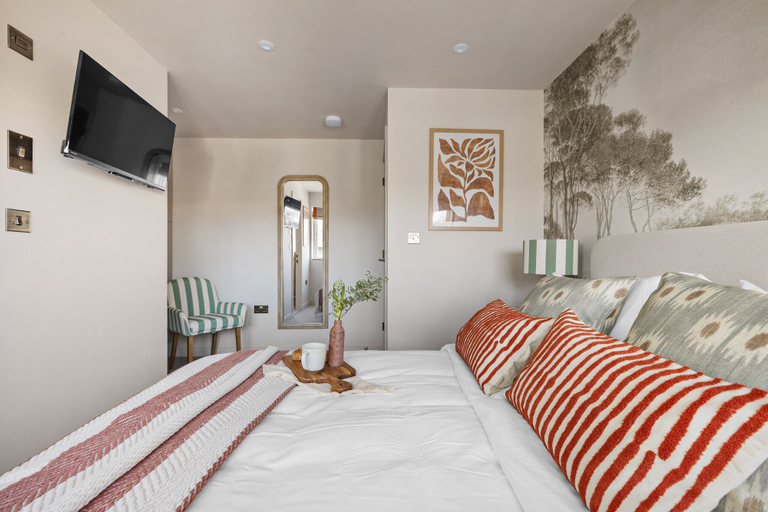 Room 3, The Lookout in Brixham, Torbay