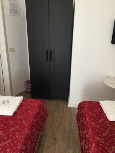 Bedroom 4, Blue whale, Rome