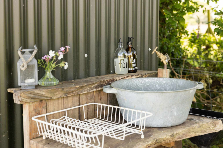 Room 4, Harbour Ranch Hut - Rustic Countryside Escape, West Sussex