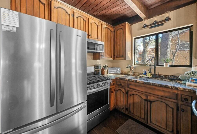 Private kitchen 3, Black Bear Lodge at Moonridge, San Bernardino