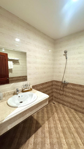 Bathroom 4, NHAT TAN HOTEL