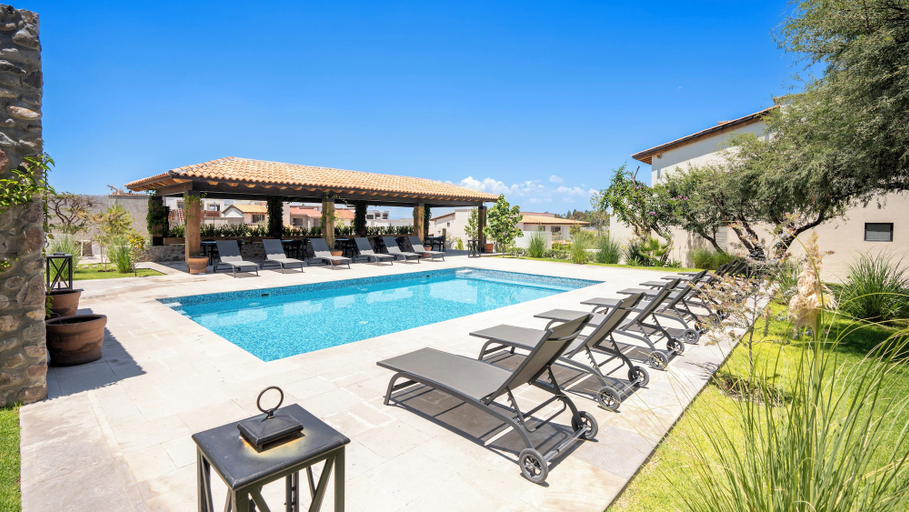 Pool 2, Private Hot Tub - 5BR in Nueva Escondida, Allende