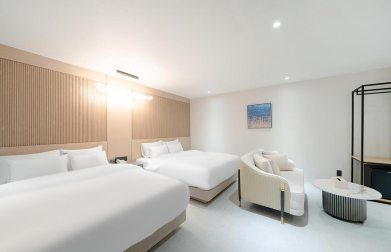 4, Groove Hotel, Jeonju